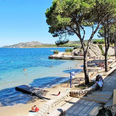 Sleeps 10 * Porto Rafael