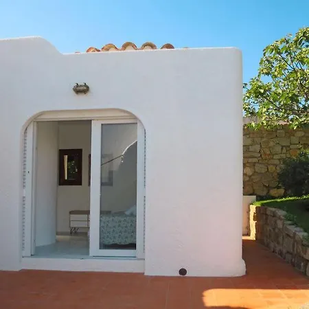 Sleeps 10 *