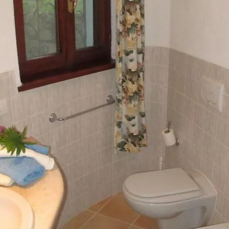Sleeps 10 *