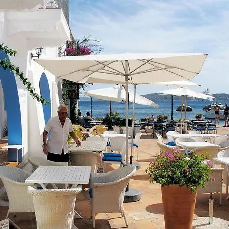 Sleeps 10 * Porto Rafael