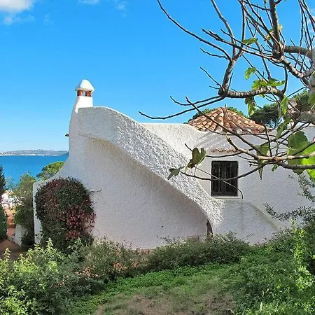 Sleeps 10 *