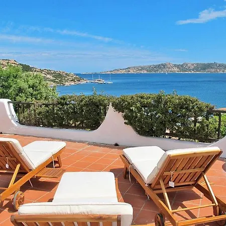 Sleeps 10 * Porto Rafael